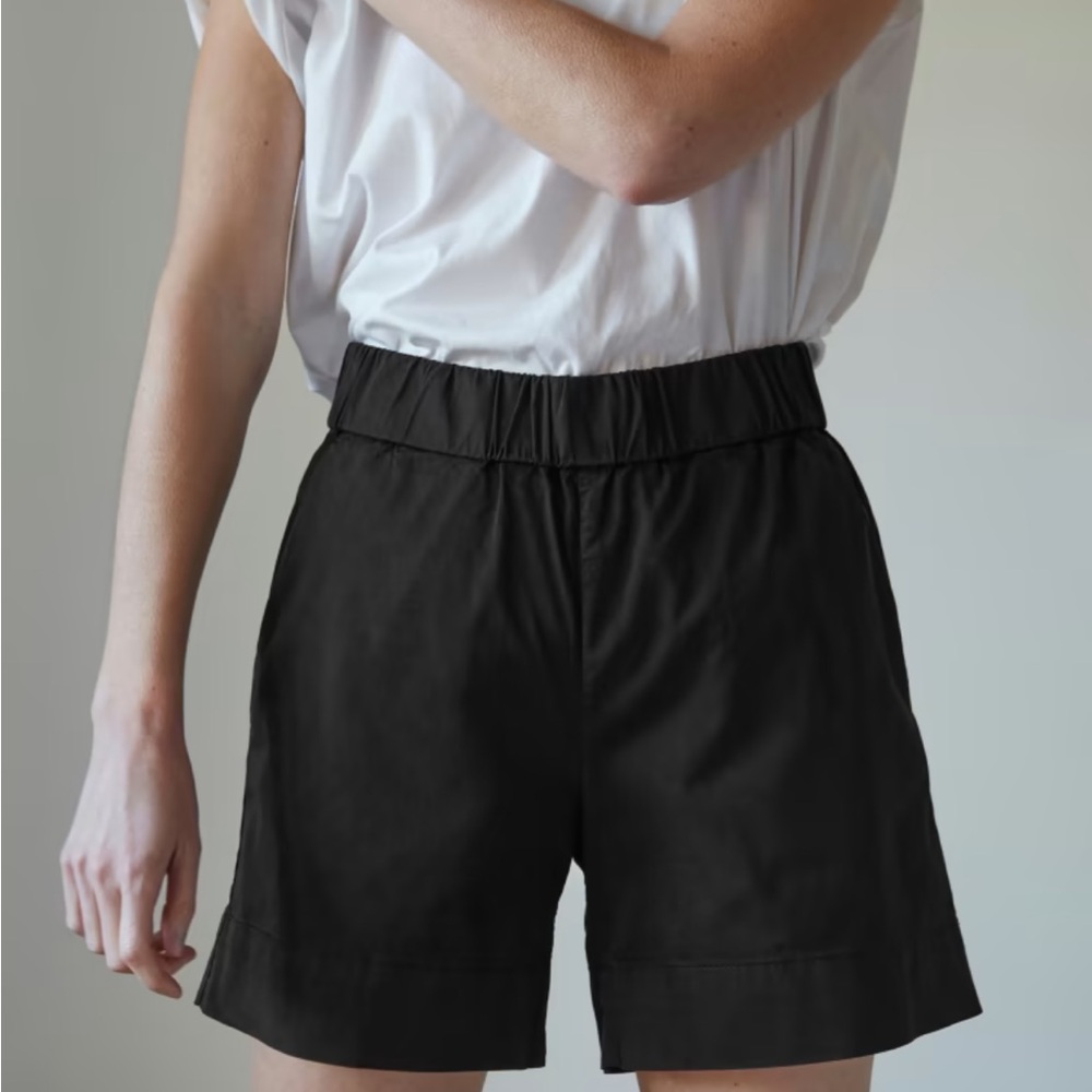 Everlane black easy short
